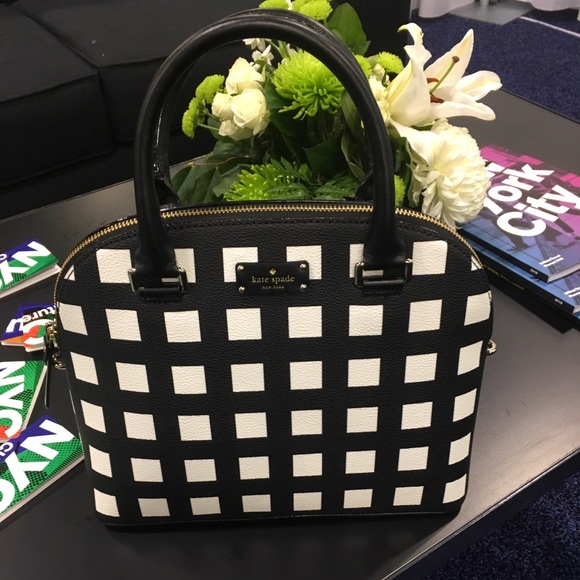 kate spade Handbags - Brand new beautiful Kate Spade. With tag on!